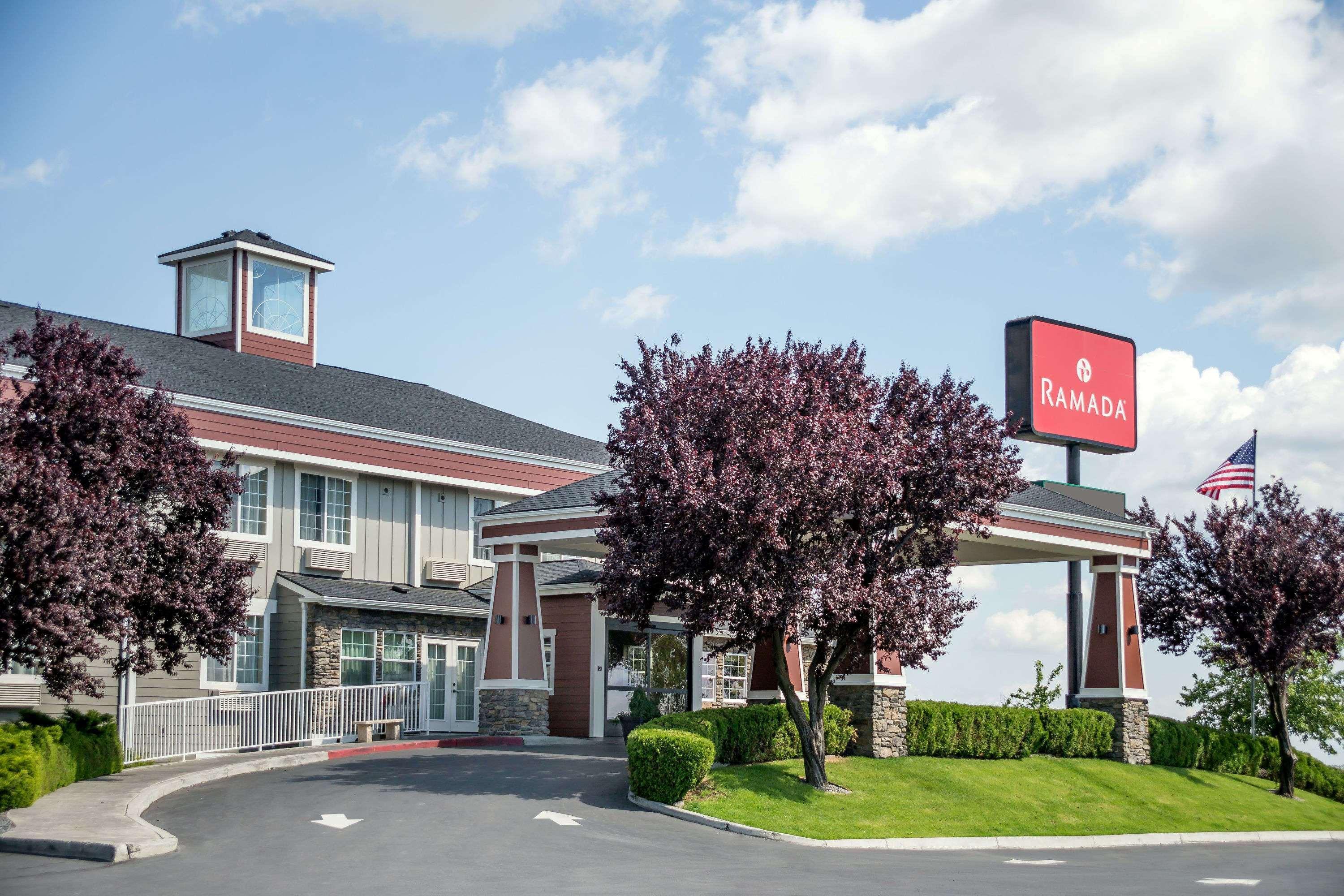 Ramada By Wyndham Moses Lake Exterior foto
