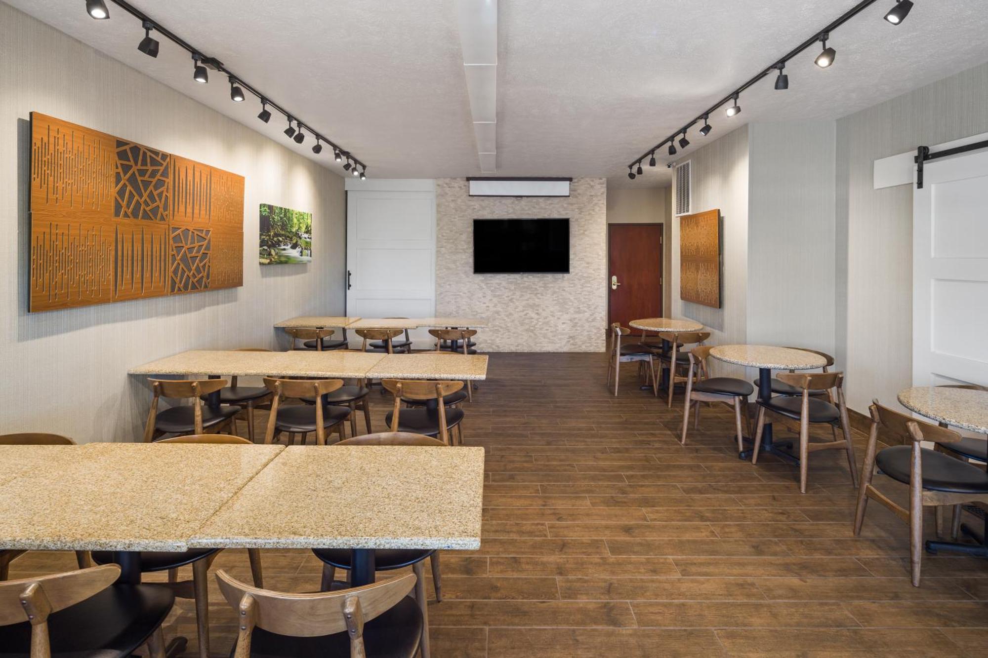 Ramada By Wyndham Moses Lake Exterior foto