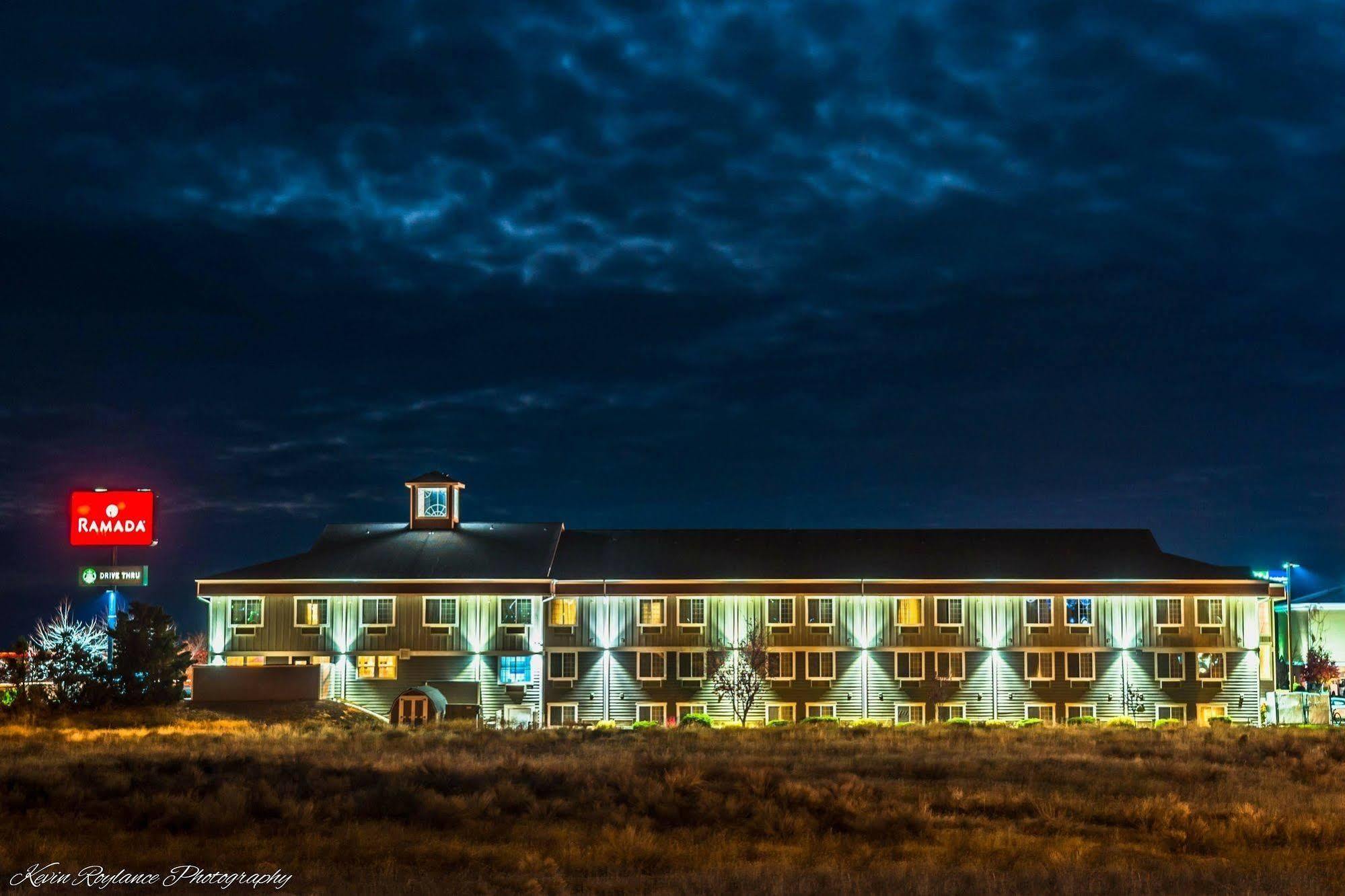 Ramada By Wyndham Moses Lake Exterior foto